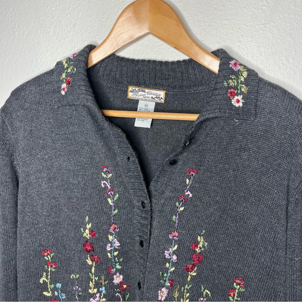 Vintage Heirloom Collectibles Grey Floral Embroidered Collared Button Cardigan - Picture 3 of 8
